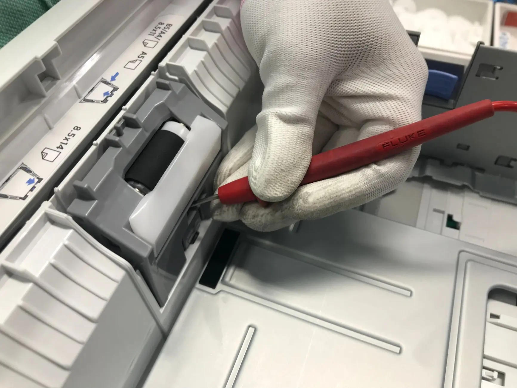 耐火浇注料在玻璃窑炉中的应用方案及施工要点解析