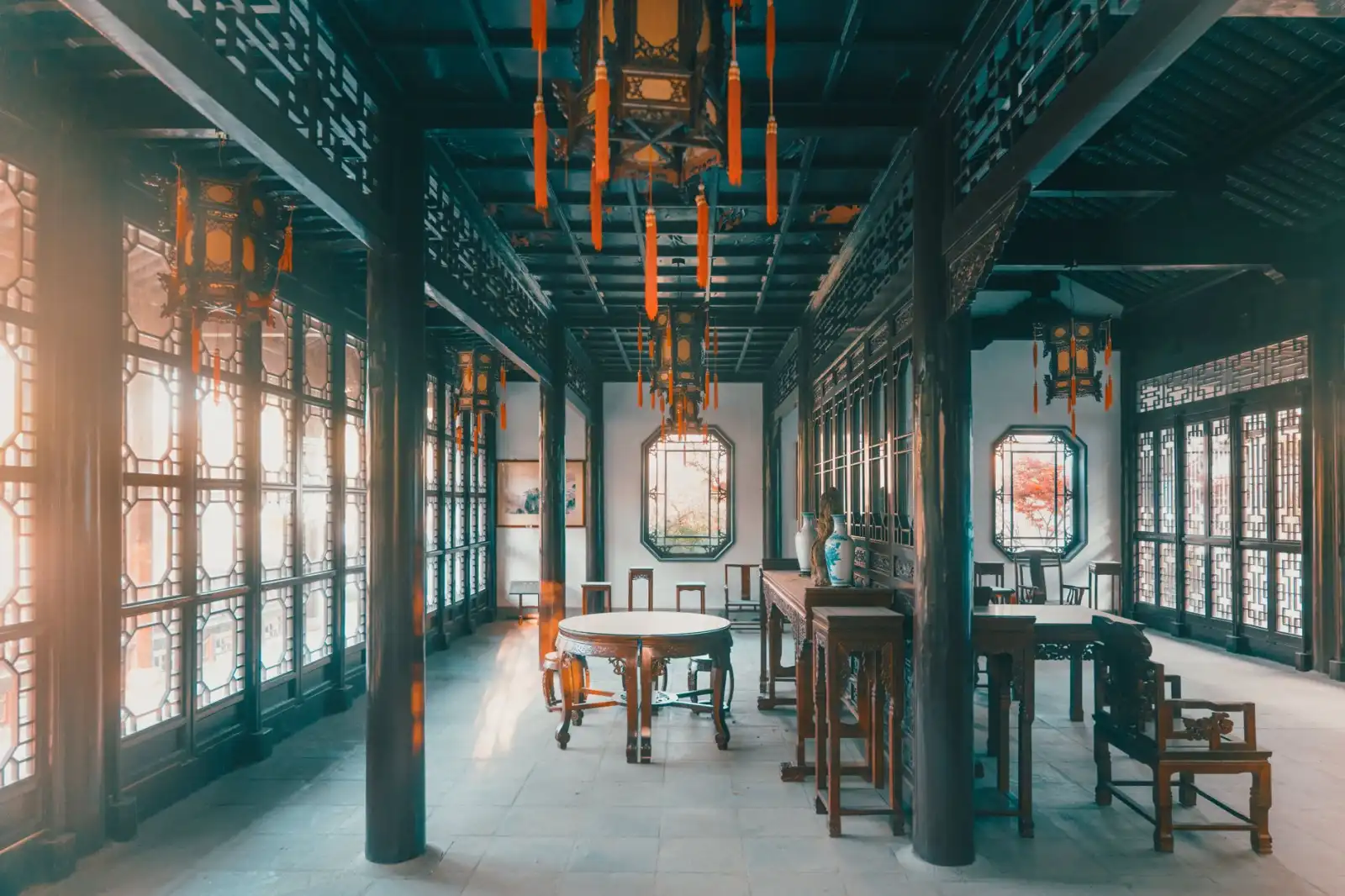 江阴火盾耐火材料：高铝砖在玻璃窑炉中的应用优势与选型要点