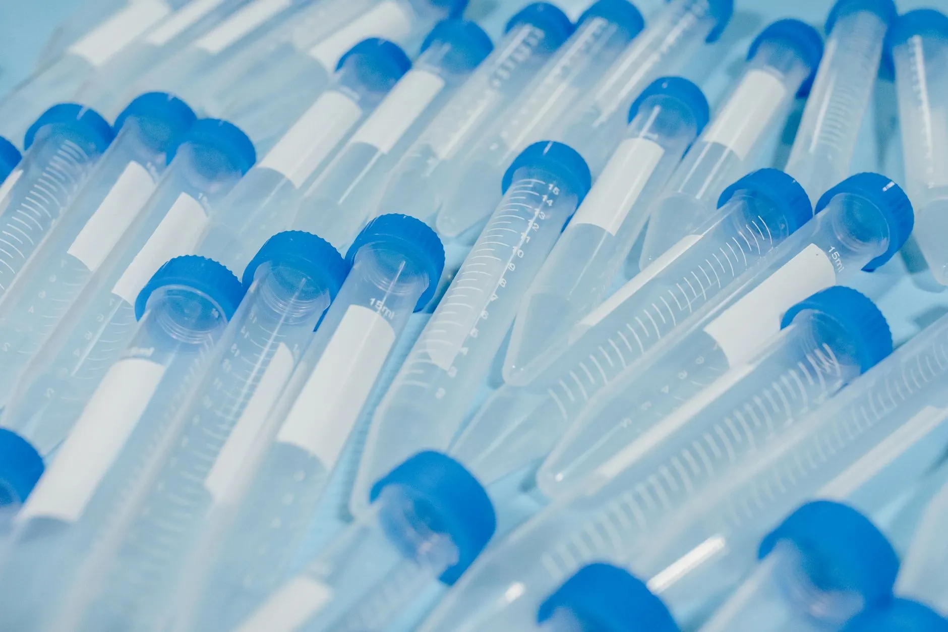 江阴耐火砖厂家解析：工业窑炉用浇注料施工工艺与养护要点