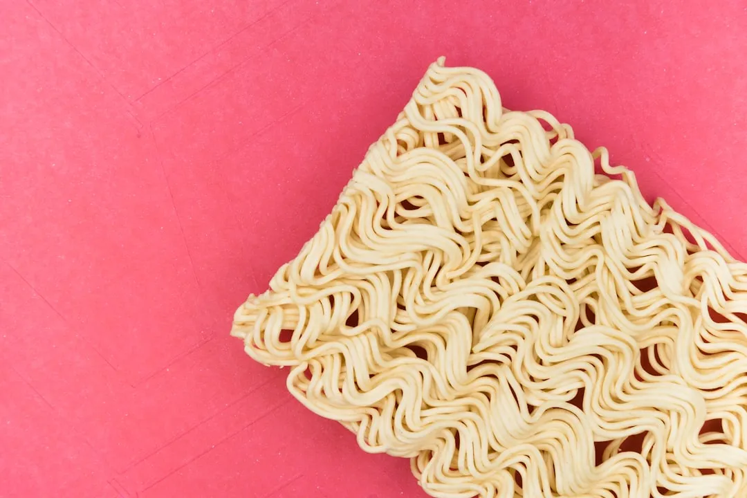 耐火砖与浇注料对比：工业窑炉内衬材料如何按工况选择