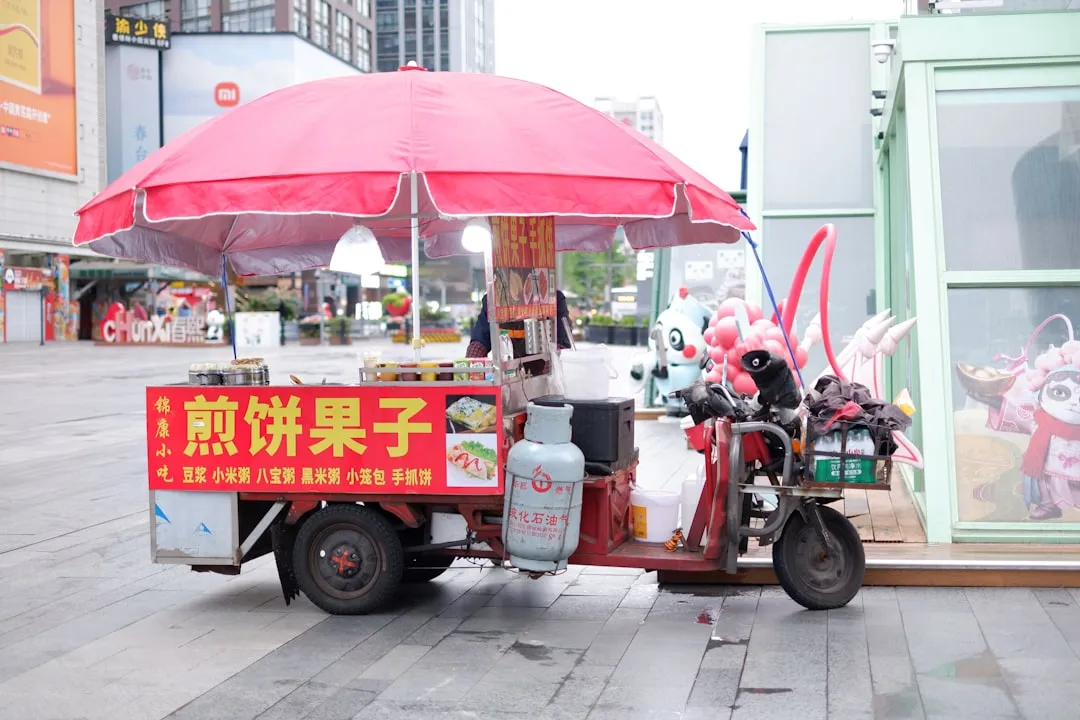 粘土砖与浇注料性能对比：如何为冶金行业窑炉选择合适耐火材料