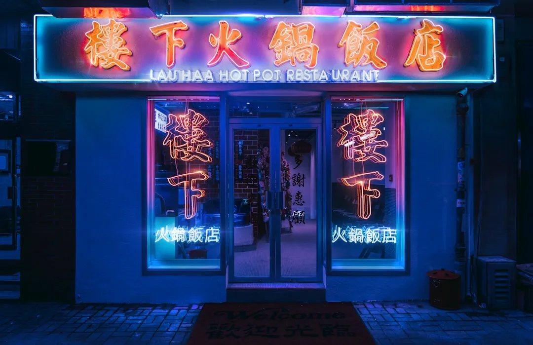 高铝砖在玻璃窑炉应用中的选型要点与使用寿命分析